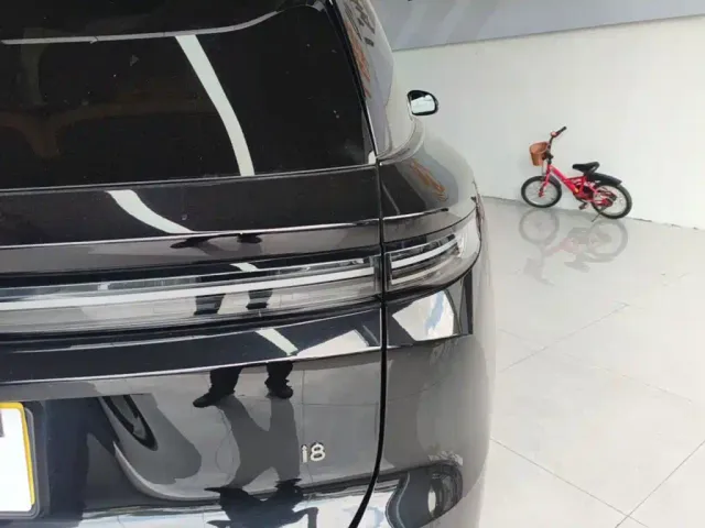 Li Auto i8 — Фото автомобиля 7