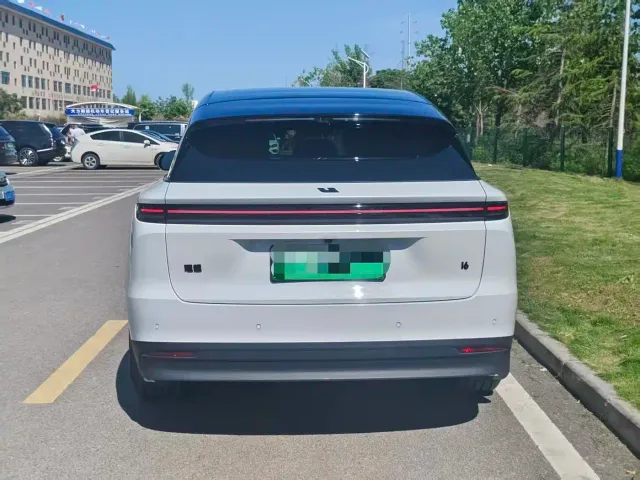 Li Auto i6 — Фото автомобиля 4
