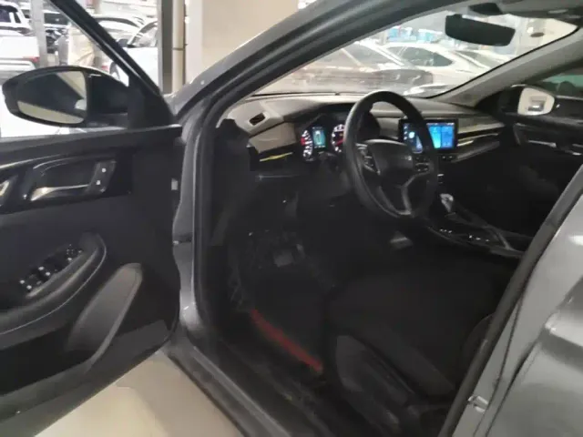 Roewe i5 — Фото автомобиля 13