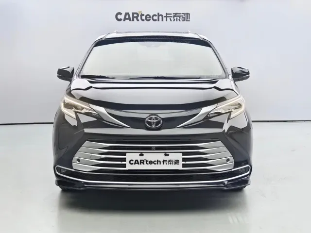 Toyota Sienna — Фото автомобиля 2