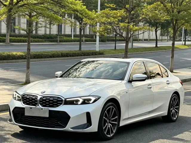 Фотография автомобиля — BMW 3 Series