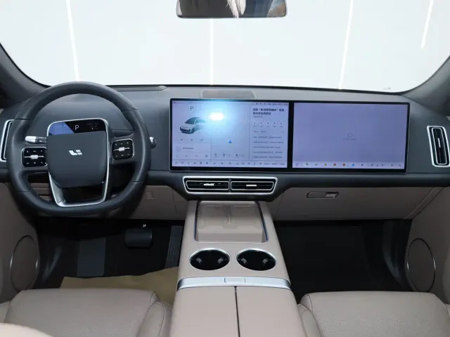 Li Auto L7 — Фото автомобиля 29