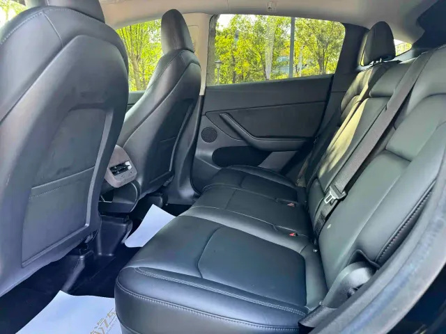 Tesla Model Y — Фото автомобиля 12