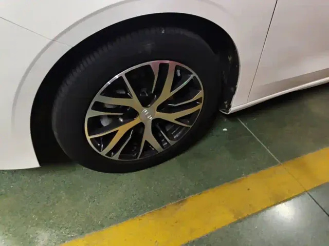 Geely Emgrand — Фото автомобиля 22