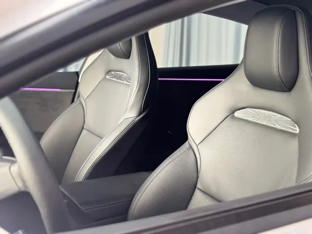 Tesla Model 3 — Фото автомобиля 6