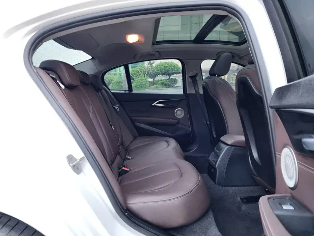 BMW 1 Series — Фото автомобиля 11