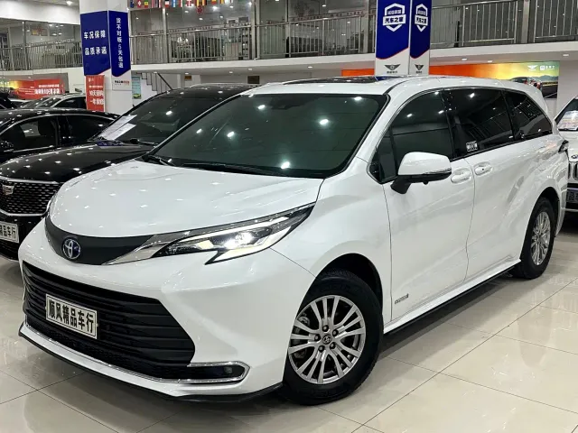 Toyota Sienna — Фото автомобиля 5