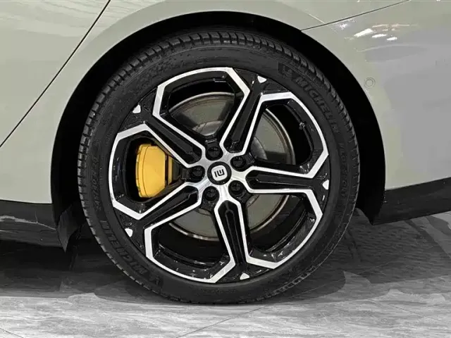Xiaomi SU7 — Фото автомобиля 16