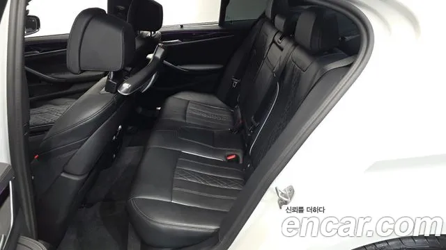 BMW 5 Series — Фото автомобиля 17