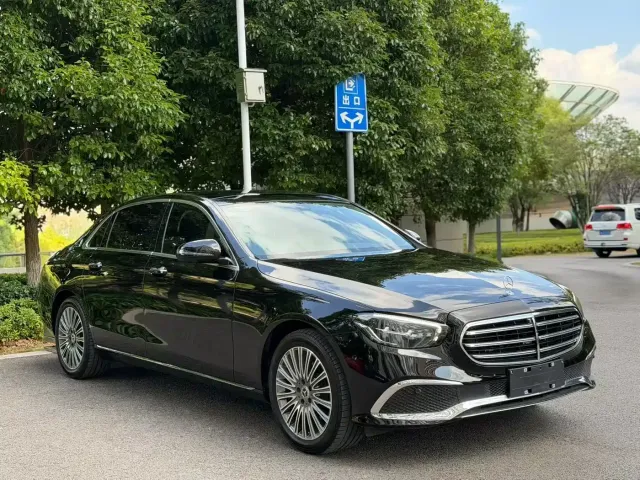 Mercedes-Benz E-Class — Фото автомобиля 3