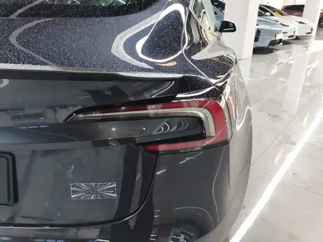 Tesla Model 3 — Фото автомобиля 23