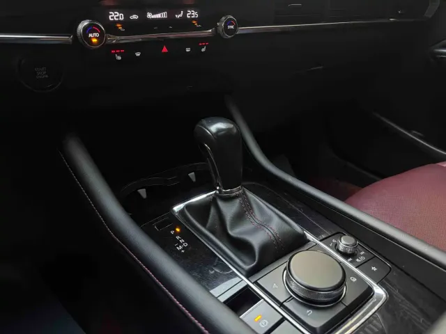 Mazda Axela — Фото автомобиля 13