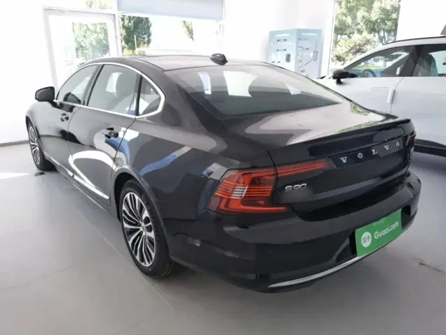 Volvo S90 — Фото автомобиля 4