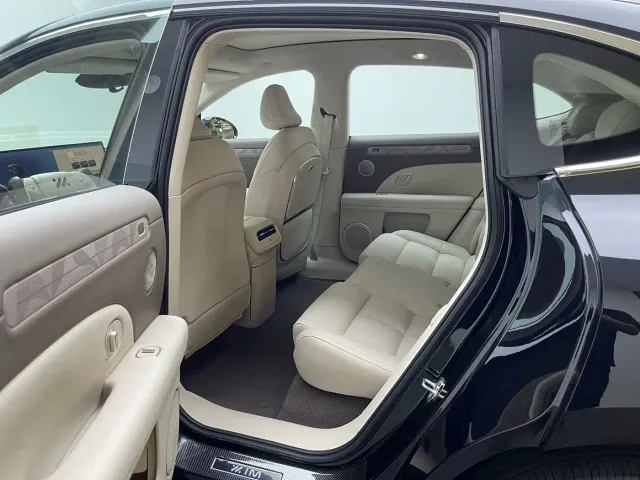 IM Motors LS6 — Фото автомобиля 14