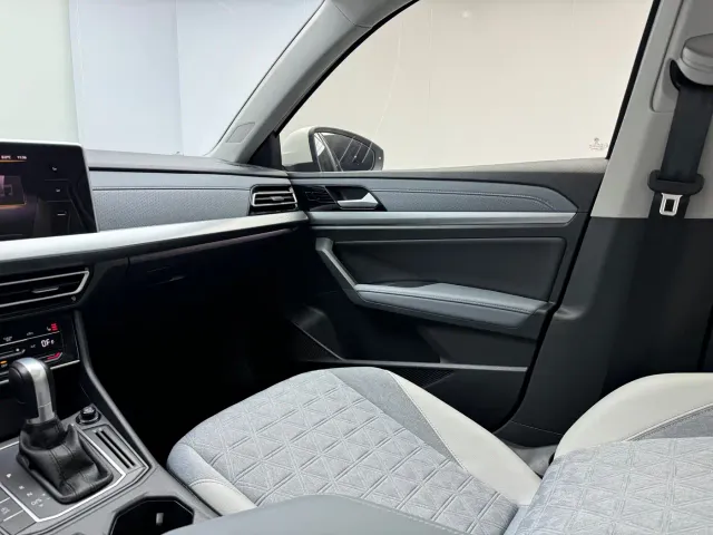 Volkswagen Lavida — Фото автомобиля 10