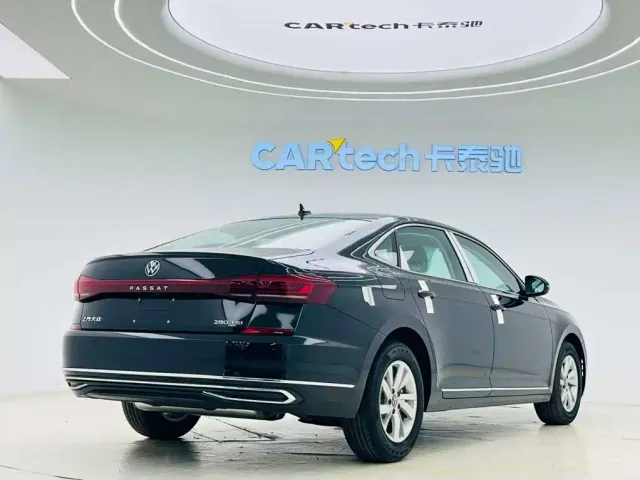 Volkswagen Passat — Фото автомобиля 5