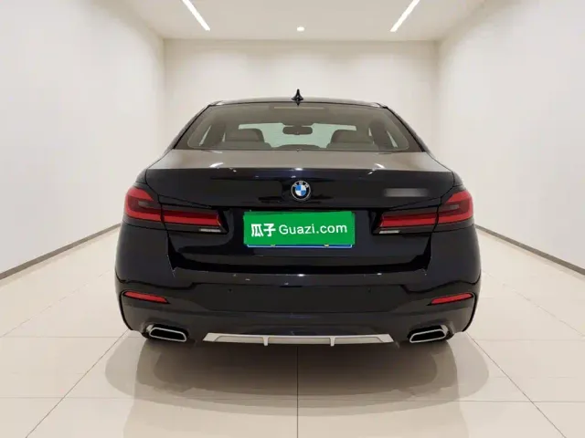 BMW 5 Series — Фото автомобиля 5