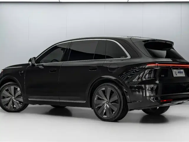 Li Auto L8 — Фото автомобиля 5