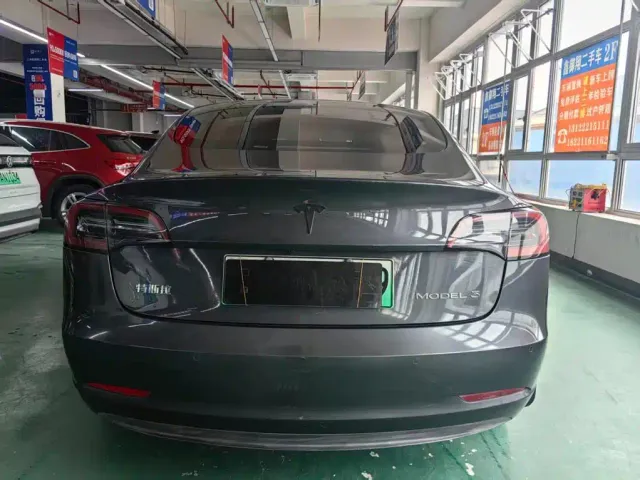 Tesla Model 3 — Фото автомобиля 13