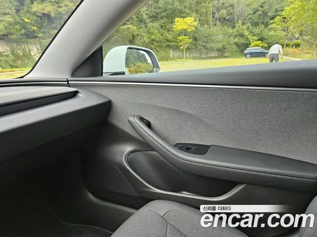 Tesla Model 3 — Фото автомобиля 15
