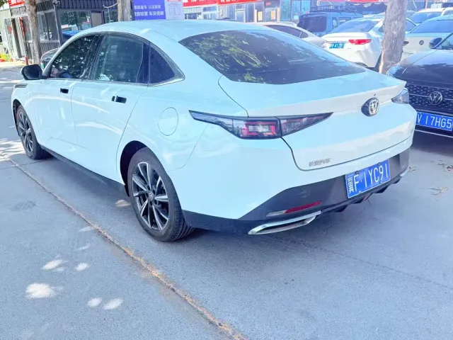 Changan Eado — Фото автомобиля 8
