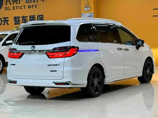 Honda Odyssey — Фото автомобиля 6