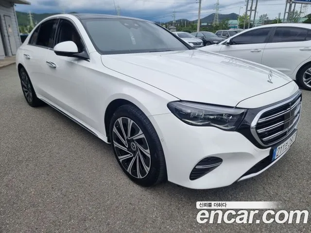 Mercedes-Benz E-Class — Фото автомобиля 3