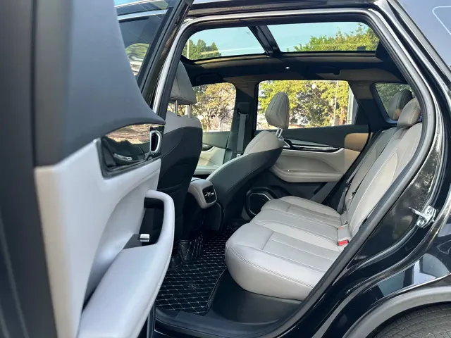 Geely Boyue L — Фото автомобиля 11