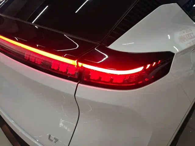 Dongfeng Fengshen L7 — Фото автомобиля 7