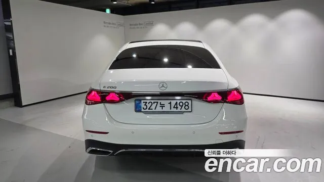 Mercedes-Benz E-Class — Фото автомобиля 7