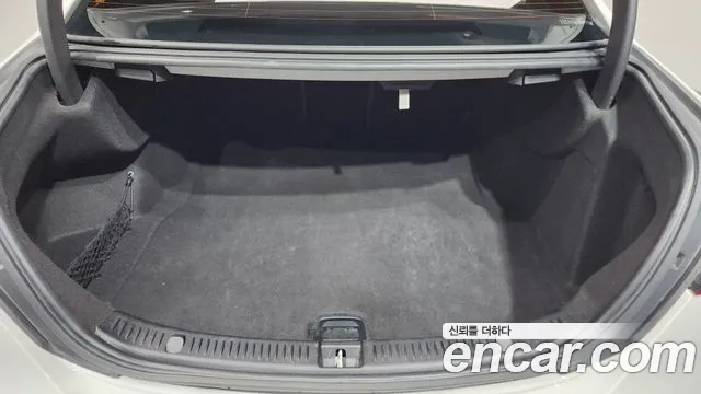 Mercedes-Benz E-Class — Фото автомобиля 20