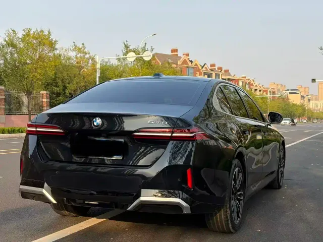 BMW 5 Series — Фото автомобиля 7