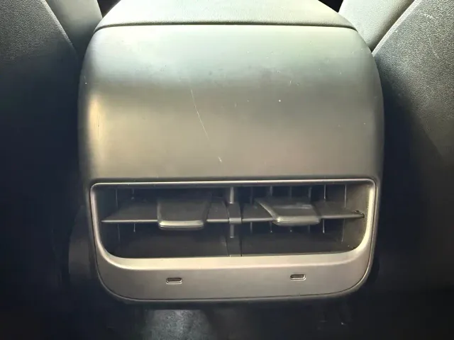 Tesla Model 3 — Фото автомобиля 17