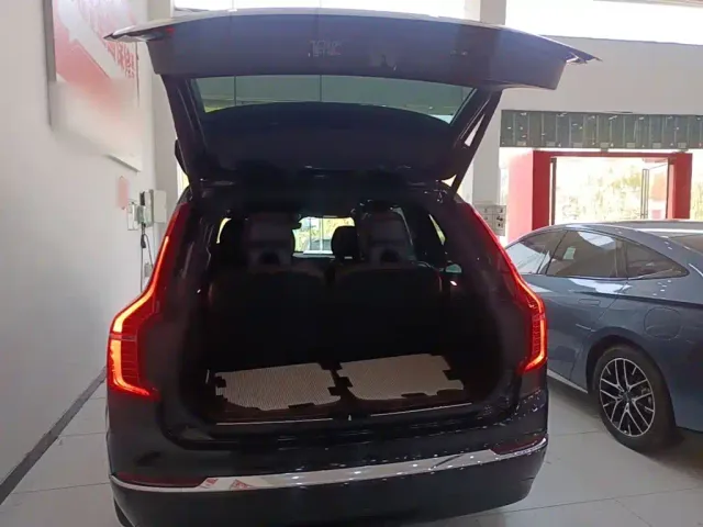 Volvo XC90 — Фото автомобиля 18