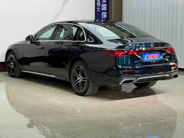 Mercedes-Benz E-Class — Фото автомобиля 25