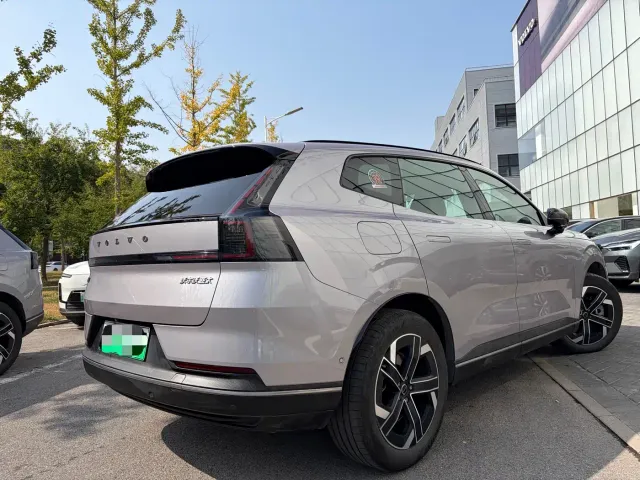 Volvo XC70 Plug-in Hybrid — Фото автомобиля 4