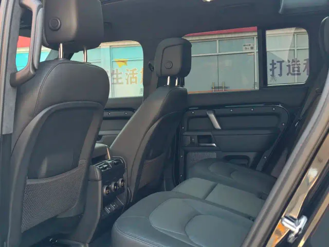 Land Rover Defender — Фото автомобиля 8