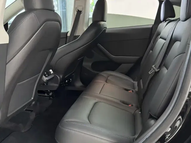Tesla Model Y — Фото автомобиля 6