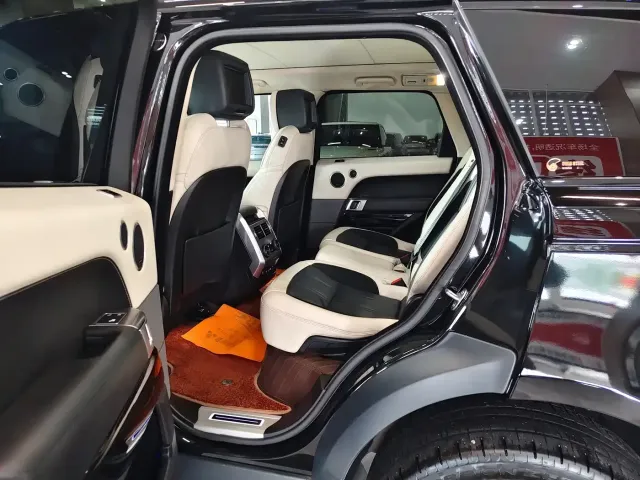 Land Rover Range Rover Sport — Фото автомобиля 11