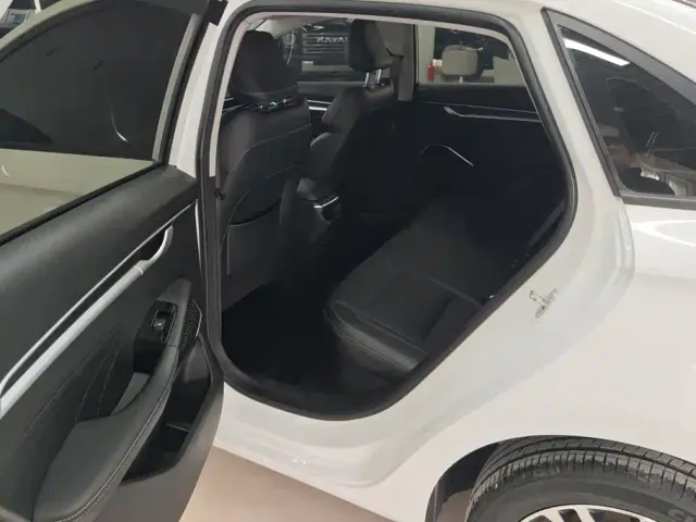 Geely Emgrand — Фото автомобиля 11