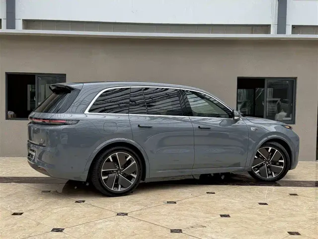 Li Auto L8 — Фото автомобиля 14