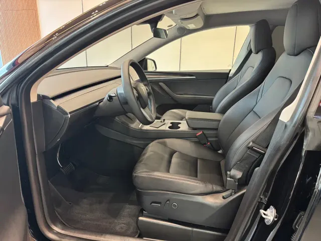 Tesla Model Y — Фото автомобиля 5