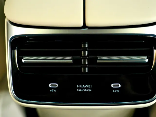 Luxeed S7 — Фото автомобиля 8