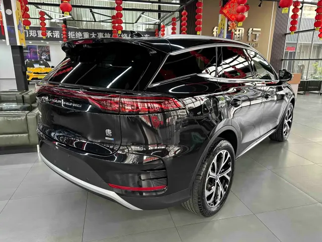 BYD Tang — Фото автомобиля 7