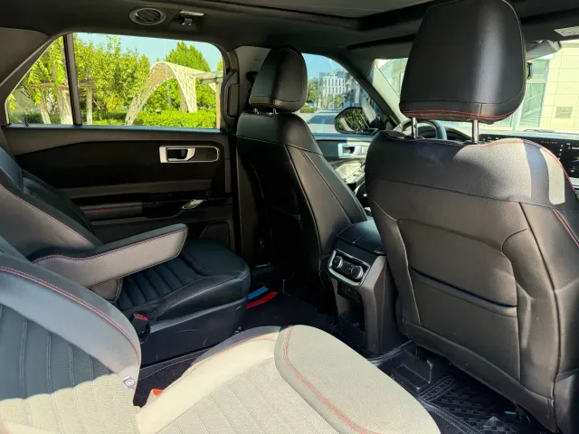 Ford Explorer — Фото автомобиля 22