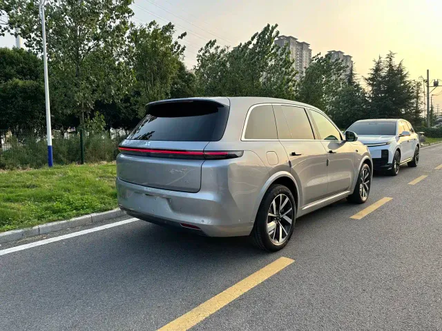 Li Auto L8 — Фото автомобиля 10