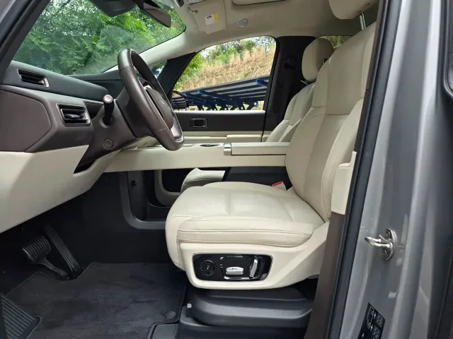 Li Auto MEGA — Фото автомобиля 8