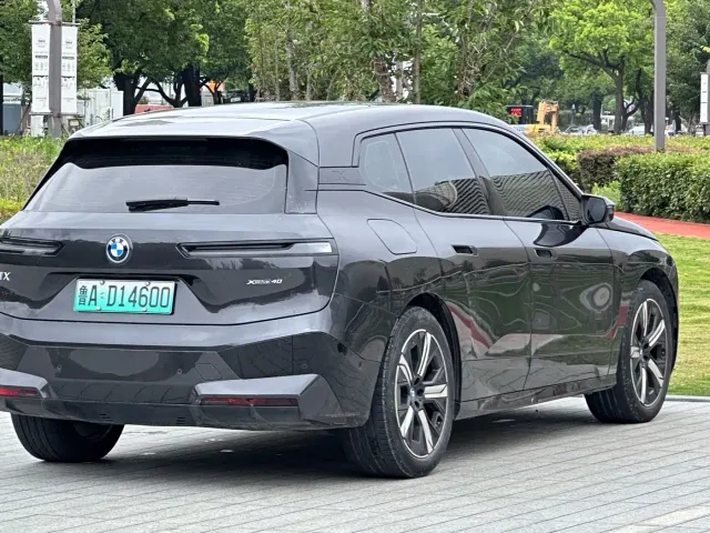 BMW iX — Фото автомобиля 17