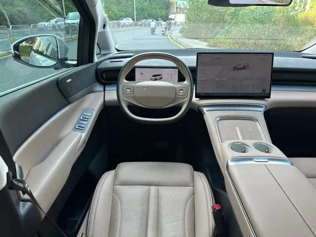 Xpeng X9 — Фото автомобиля 9