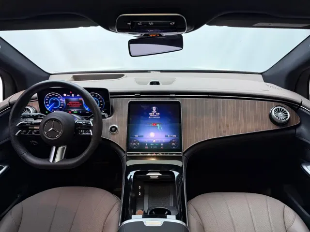 Mercedes-Benz EQE SUV — Фото автомобиля 14